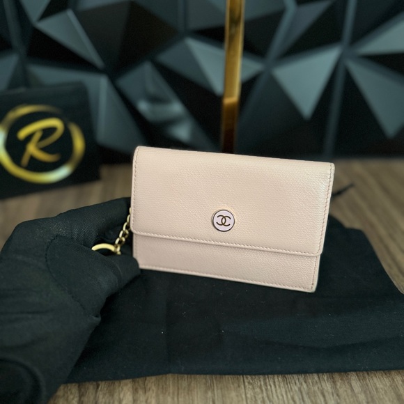 CHANEL Coco Button Coin & Key Case - Picture 3 of 17